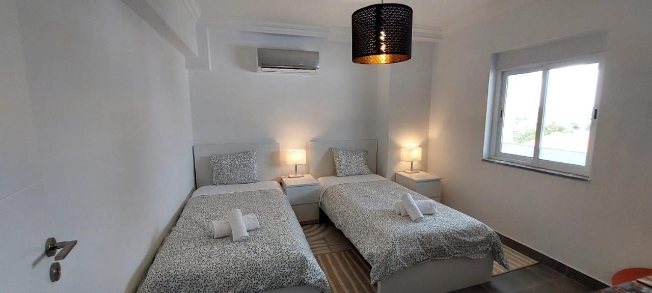 Enjoy Pool, And At Only 3 Minutes From Mareta's Appartamento Sagres