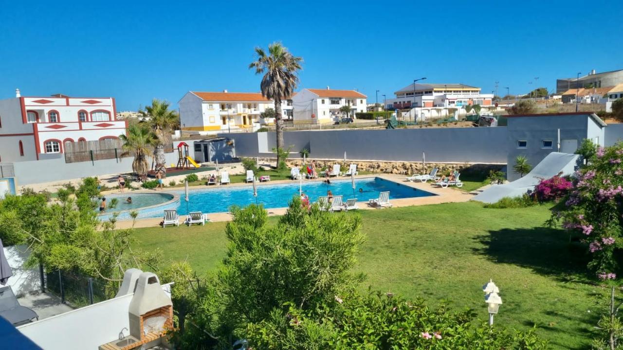 Mareta Oasis: Poolside Retreat Steps From Shore * Sagres
